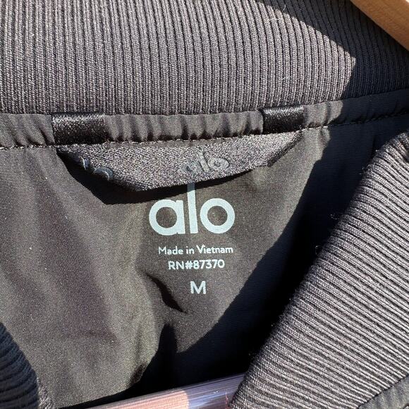 Alo Yoga It Girl Bomber Jacket Black Size Medium EUC Oversize Blade Collar - Picture 9 of 16